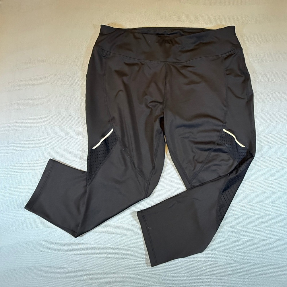 Avia Womens Black Soot Mesh Capri Leggings Reflective Activewear L 12-14 2399